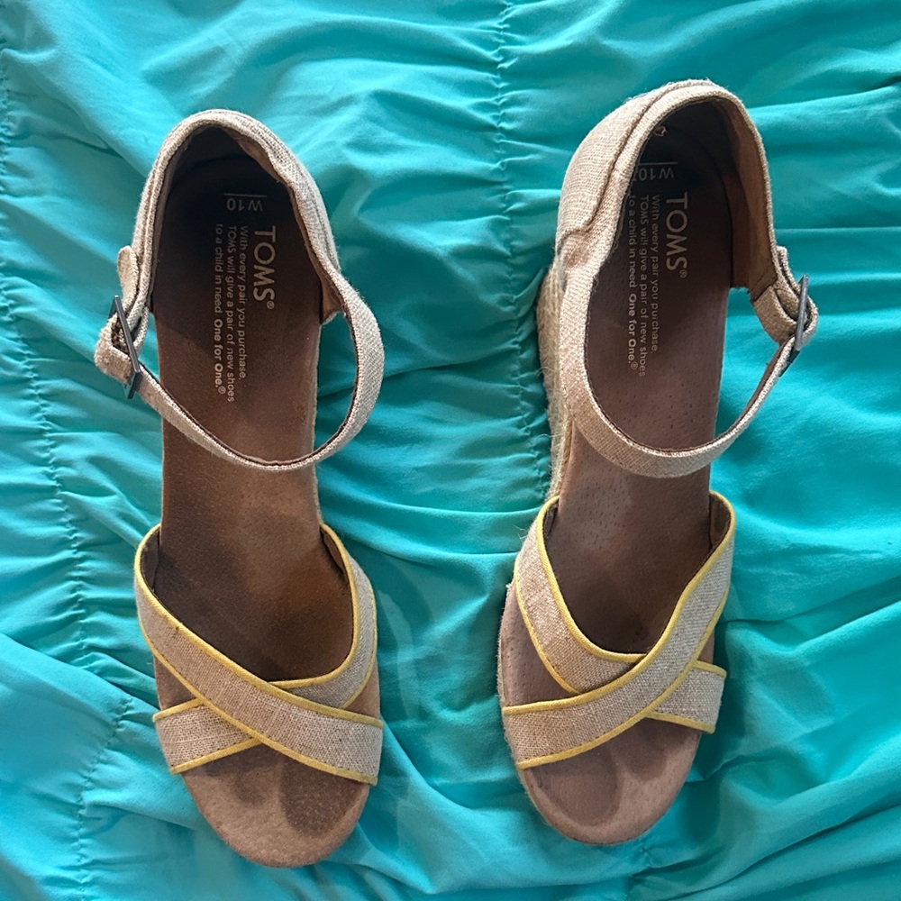 TOMS Women's Tan and Yellow Wedges Size 10